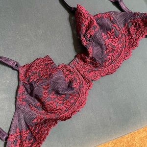 Never Used Wacoal Soft Cup Lace Bra Size 32C
